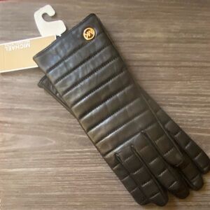 Michael Kors Womans Black Quilted Leather Gloves NWT  - Small